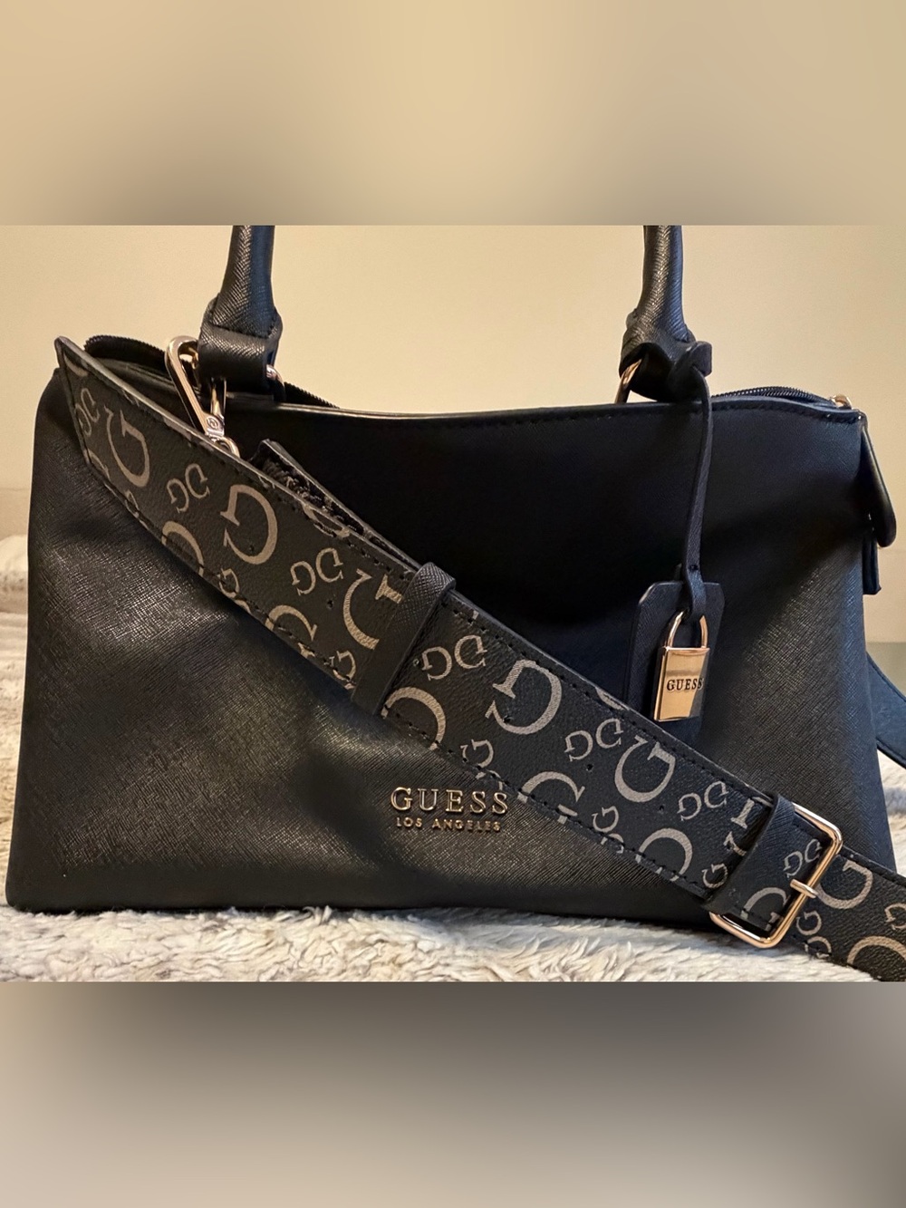 Guess Easley shopper tote
